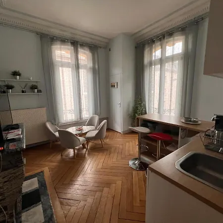 Apartment 4 People+free Street Parking+cosy Centre Ville *